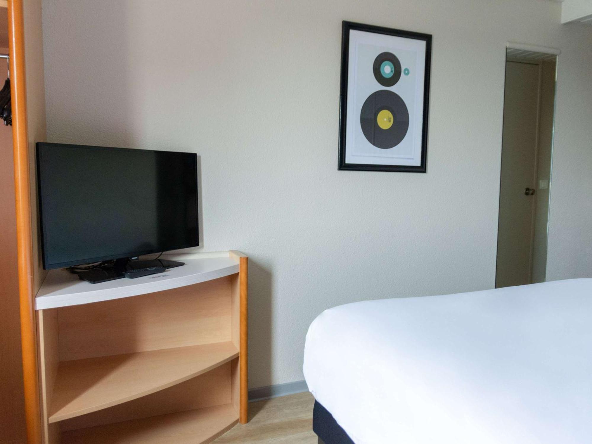 Hotel Ibis Нарбонн Екстер'єр фото