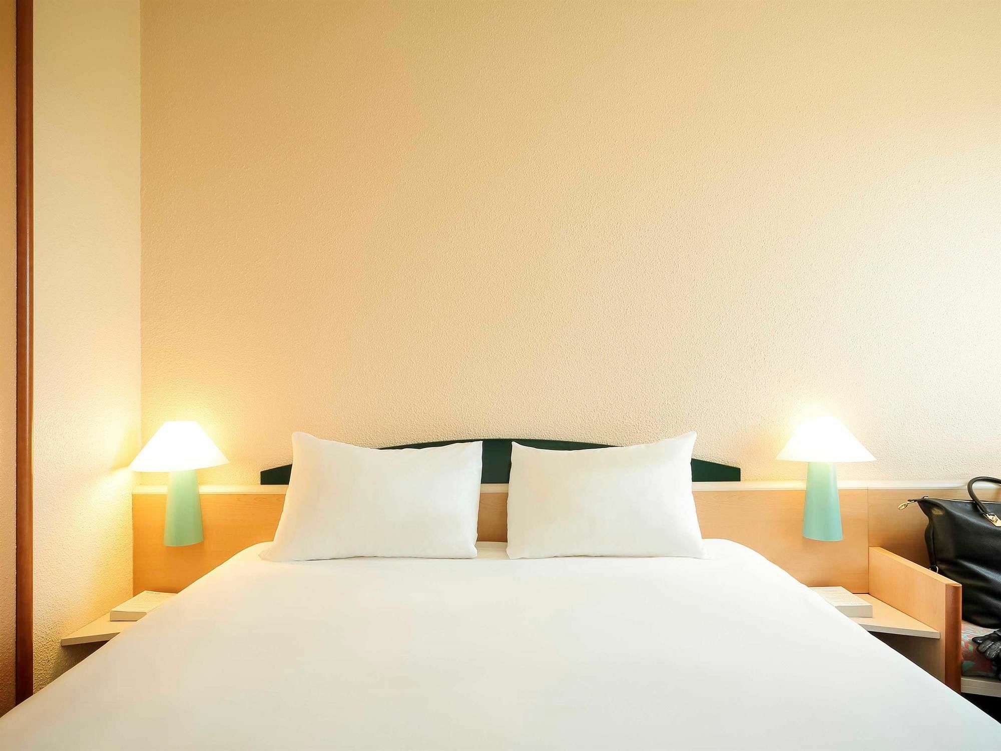 Hotel Ibis Нарбонн Екстер'єр фото